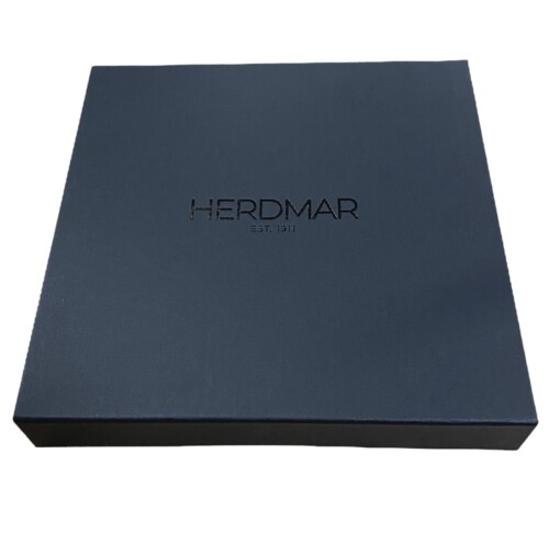 <p><span style="font-size: small;"><strong>HERDMAR Комплект за сирена “MUH“ - 5 части.</strong></span> <br /> <strong>• Изработени от неръждаема стомана 18/10</strong><br /><strong>• Подходящи за почистване в съдомиялна машина.</strong> <br /> <span style="text-decoration: underline;"><strong><strong>Комплектът включва:</strong></strong></span><strong> <br /></strong>  1. Нож за полумеко сирене - 1 бр<br />   2. Вилица за сирене - 1 бр<br />  3. Нож за твърдо сирене - 1 бр<br />  4. Нож за меко сирене - 1 бр<br />  5. Нож за полутвърдо сирене - 1 бр<strong><br /><strong>• Комплектът е в черна луксозна кутия с магнитно затваряне</strong><br /><strong>ПРОИЗВОДИТЕЛ: HERDMAR / Португалия<br /></strong></strong></p><br />Марка: HERDMAR <br />Модел: Herdmar 241-5951-0016-040-0000<br />Доставка: 2-4 работни дни<br />Гаранция: 2 години