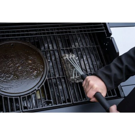 <p><strong>MUSTANG Тройна четка за почистване BBQ - 46 см.</strong><br /><strong>• Материал:</strong><span> неръждаема стомана, пластмаса<br /><strong>• Кожена примка за окачване</strong><br /></span><strong>• Размери:</strong><span> 46 х 7,5 см. <br /><strong>• Тегло:</strong> 0,350 кг.</span><br /><strong>• Цвят: </strong><span>инокс/черен<br /><strong>• Стоманени влакна - 3 реда</strong></span><br /><strong>• Не е подходяща за съдомиялна машина</strong><br /><strong>Производител: Tammer Brands/ Финландия</strong></p><br />Марка: MUSTANG <br />Модел: TB MUS 286924<br />Доставка: 2-4 работни дни<br />Гаранция: 2 години