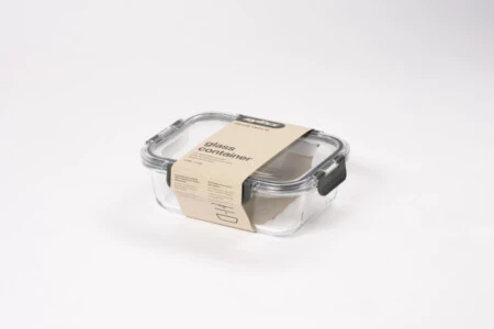 <p><strong>ZYLISS Стъклена кутия за храна с херметическо затваряне - 1,050 л.</strong><br /><strong>• Висококачествена кутия за храна<br />• Размери: </strong>21<span> х 16.1 х 6,8 см. </span><br /><strong>• Тегло: </strong><span>0,704 кг. </span><br /><strong>• Материал:</strong><span> боросиликатно стъкло, тритан, силикон</span><br /><strong>• Херметическо затваряне</strong><br /><strong>• Без протичане, благодарение на силиконовото уплътнение</strong><br /><strong>• Вместимост: </strong><span>1.050 л.</span><strong><br />• Подходяща за съдомиялна машина</strong><br /><strong>Производител: ZYLISS / Швейцария </strong></p><br />Марка: ZYLISS <br />Модел: ZYLISS 981065<br />Доставка: 2-4 работни дни<br />Гаранция: 2 години