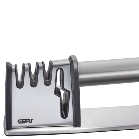 <p><strong>GEFU Точило за ножове и ножици “COLT PRO“<br /></strong>• <strong>Точило 4 в 1:</strong><br /> 1. Керамичен жлеб за заточване на домакински ножици<br /> 2. Диамантен диск за заточване: много твърд, за изглаждане на повредени остриета<br /> 3. Диск от волфрамова стомана: за повторно заточване на остриета, които са станали тъпи<br /> 4. Керамичен диск: за редовна поддръжка, полиране и фино шлифоване<br /><strong>• Предварително зададен ъгъл на заточване 36°<br /></strong>• <strong>Материал:</strong> висококачествена стомана, пластмаса, керамика, метал, волфрамова стомана<br /><strong>• Размери:</strong> 22 х 6 х 8,5 см ( ДхШхВ)<br /><strong>• Тегло</strong>: 0,3 кг<br /><strong>• Подходящо за всички ножове с гладко острие</strong><br /><strong>• Противоплъзгащо краче <br /></strong><strong>• Не е подходящо за съдомиялна машина<br /></strong><strong>Производител: GEFU / Германия</strong></p><br />Марка: GEFU - GERMANY <br />Модел: GEFU 13931<br />Доставка: 2-4 работни дни<br />Гаранция: 2 години