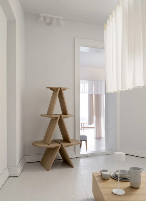 <p><strong>BLOMUS Чиния за сервиране 30х18 см. - SABLO - цвят сив (Stone)</strong><br /><strong>• Цвят:</strong><span> сив (Stone)</span><br /><strong>• Размери: </strong><span>30 х 18 х 2 см.</span><br /><strong>• Размер на опаковката: </strong><span>36,4 х 20,5 х 4,7 см.</span><br /><strong>• Материал:</strong><span> керамика</span><br /><strong>• Подходящи за микровълнова фурна</strong><br /><strong>• Подходящи за съдомиялна машина</strong><br /><strong>Производител: BLOMUS / Германия<br /><em>DESIGN: Frederike Martens</em></strong></p><br />Марка: BLOMUS <br />Модел: BLOMUS 64385<br />Доставка: 2-4 работни дни<br />Гаранция: 2 години