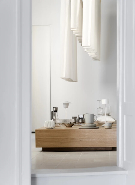 <p><strong>BLOMUS Комплект от 2 бр. чаши за чай 250 мл. - SABLO - цвят светло сив (Cloud)</strong><br /><strong>• В комплекта: </strong><span>2 бр. чаши и 2 бр. чинийки</span><br /><strong>• Цвят: </strong><span>светло сив (Cloud)</span><br /><strong>• Размер на чашата:</strong><span> Ø 12 х 5 см.</span><br /><strong>• Размер на чиниката: </strong><span>Ø 17,7 х 1,2 см.</span><br /><strong>• Вместимост на 1 бр чаша:</strong><span> 250 мл.</span><br /><strong>• Материал:</strong><span> керамика</span><br /><strong>• Подходяща за микровълнова фурна</strong><br /><strong>• Подходяща за съдомиялна машина</strong><br /><strong>Производител: BLOMUS / Германия<br /><em>DESIGN: Frederike Martens</em></strong></p><br />Марка: BLOMUS <br />Модел: BLOMUS 64158<br />Доставка: 2-4 работни дни<br />Гаранция: 2 години