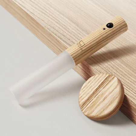 <p><strong>GINGKO Смарт лампа/аплик “Baton“ - бял ясен</strong><br /><strong>• Захранване: </strong><span>акумулаторна </span><span>литиево-йонна батерия 500 mAh<br /><strong>• Вход за зареждане:</strong> DC5V, 1A</span><br /><strong>• Включен кабел за зареждане<br /></strong><span><strong>• Живот на батерията:</strong> 15-30 дни (в зависимост колко често се ползва)</span><br /><strong>• Размери: </strong><span>18</span><span> х 2,5 х 2,5 см.<br /></span><strong>• Размери на опаковката: </strong>10,2 х 4,2 х 22,2 см.<br /><strong>• Материал:</strong><span> естествен бял ясен, матирано акрилно стъкло<br /></span><strong>• Тегло:</strong><span> 0,100 кг.</span><br /><strong>• Тегло с опаковка:</strong><span> 0,186 кг.</span><br /><strong>• Цветна температура: </strong><span>топла светлина -  2700 - 3000К</span><span><br /><strong>• Светлинен поток:</strong> 104 lm<br /><strong>• Мощност:</strong> 0,8 W<br /><strong>• Мощност на крушката: </strong>1 W LED<br /><strong>• </strong></span><strong>Закъснение при работа със сензор:</strong> 15 секунди<br /><strong>• Опаковано в красива подаръчна кутия<br /></strong><strong>Производител: GINGKO DESIGN/ Англия</strong></p><br />Марка: Gingko Design <br />Модел: Gingko G016AH<br />Доставка: 2-4 работни дни<br />Гаранция: 2 години