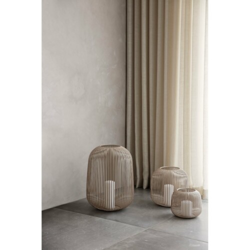 <p><strong>BLOMUS Свещник LITO - размер S</strong><br />• <strong>Цвят:</strong>крем<br />• <strong>Размери:</strong> 20,5 х 20,5 см<br />• <strong>Височина: </strong>17 см<br /> • <strong>Материал:</strong> прахово боядисана неръждаема стомана <br />• <strong>Производител:</strong> BLOMUS, Германия<br /> <strong>DESIGN: <em>Flöz Industrie Design</em></strong></p><br />Марка: BLOMUS <br />Модел: BLOMUS 66145<br />Доставка: 2-4 работни дни<br />Гаранция: 2 години