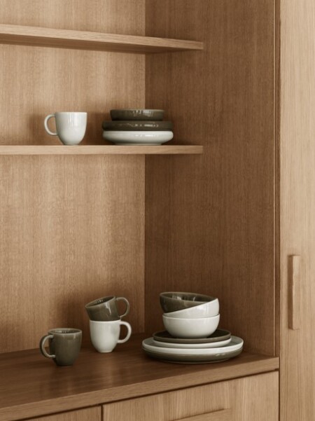 <p><strong>BLOMUS Купичка CANJU, Ø15см<br /></strong><strong>• Цвят: </strong>сив (Pewter) <br /><strong>• Размер: </strong>Ø 15 х 6,5 см<strong><br /></strong><strong>• Материал:</strong> керамика<br /><strong>• Подходяща за микровълнова фурна</strong><br /><strong>• Подходяща за съдомиялна машина</strong><br /><strong>Производител: BLOMUS / Германия<br /><br /></strong></p><br />Марка: BLOMUS <br />Модел: BLOMUS 64610<br />Доставка: 2-4 работни дни<br />Гаранция: 2 години