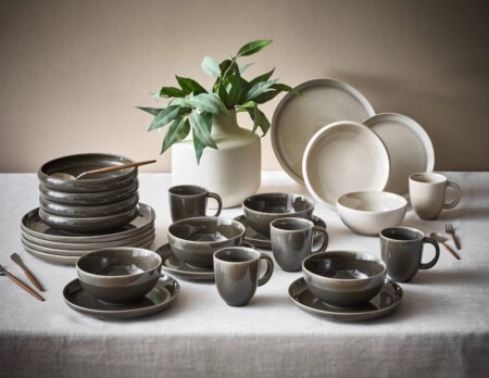 <p><strong>BLOMUS Гурме чиния CANJU, Ø20см<br /></strong><strong>• Цвят: </strong>сив (Pewter) <br /><strong>• Размер: </strong>Ø 20 х 4 см<strong><br /></strong><strong>• Материал:</strong> керамика<br /><strong>• Подходяща за микровълнова фурна</strong><br /><strong>• Подходяща за съдомиялна машина</strong><br /><strong>Производител: BLOMUS / Германия<br /><br /></strong></p><br />Марка: BLOMUS <br />Модел: BLOMUS 64611<br />Доставка: 2-4 работни дни<br />Гаранция: 2 години