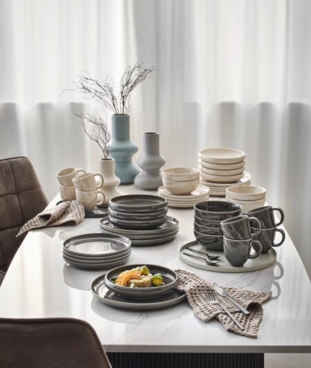 <p><strong>BLOMUS Основна чиния CANJU, Ø27см<br /></strong><strong>• Цвят: </strong>сив (Pewter) <br /><strong>• Размер: </strong>Ø 27 х 2,5 см<strong><br /></strong><strong>• Материал:</strong> керамика<br /><strong>• Подходяща за микровълнова фурна</strong><br /><strong>• Подходяща за съдомиялна машина</strong><br /><strong>Производител: BLOMUS / Германия<br /><br /></strong></p><br />Марка: BLOMUS <br />Модел: BLOMUS 64608<br />Доставка: 2-4 работни дни<br />Гаранция: 2 години