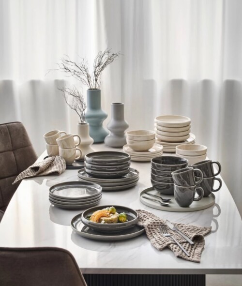 <p><strong>BLOMUS Основна чиния CANJU, Ø27см<br /></strong><strong>• Цвят: </strong>сив (Pewter) <br /><strong>• Размер: </strong>Ø 27 х 2,5 см<strong><br /></strong><strong>• Материал:</strong> керамика<br /><strong>• Подходяща за микровълнова фурна</strong><br /><strong>• Подходяща за съдомиялна машина</strong><br /><strong>Производител: BLOMUS / Германия<br /><br /></strong></p><br />Марка: BLOMUS <br />Модел: BLOMUS 64608<br />Доставка: 2-4 работни дни<br />Гаранция: 2 години