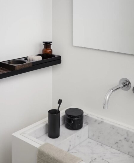 <p><span style="font-size: small;"><strong>BLOMUS Рафт за стенен монтаж MODO<br /></strong></span> • <strong>Размери:</strong> 51 х 10 х 4 см (ДхШхВ)<br /><strong>• Цвят:</strong> черен<br />• <strong>Материал:</strong> стомана с титаниево покритие<br /><strong>• За стенен монтаж</strong><br /><strong>• Включен монтажен комплект</strong><br />•<strong> Производител:</strong> BLOMUS, Германия <br /> <em><strong>DESIGN: Nina Thöming</strong></em></p><br />Марка: BLOMUS <br />Модел: BLOMUS 69205<br />Доставка: 2-4 работни дни<br />Гаранция: 2 години