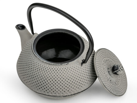 <p>BREDEMEIJER Чугунен чайник “Jang“ - сив - 0.8 л.<br /><strong>• Размери: </strong><span>15,4 х 17,2 x 15,8 см. </span><br /><strong>• Цвят: </strong><span>черен</span><br /><strong>• Материал: </strong><span>висококачествен чугун, неръждаема стомана</span><br /><strong>• Вместимост:</strong><span> 0,800 л.</span><br /><span>• </span><strong>Тегло: </strong><span>1,595 кг.</span><br /><span>• </span><strong>Със структура на шипчета</strong><br /><span>•</span><strong> С филтър за чай от неръждаема стомана</strong><br /><span>•</span><strong> Бранд: BREDEMEIJER</strong><br /><strong>Производител: Bredemeijer Group / Нидерландия </strong></p><br />Марка: Bredemaijer Group <br />Модел: BR 153022<br />Доставка: 2-4 работни дни<br />Гаранция: 2 години