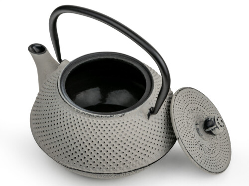 <p>BREDEMEIJER Чугунен чайник “Jang“ - сив - 0.8 л.<br /><strong>• Размери: </strong><span>15,4 х 17,2 x 15,8 см. </span><br /><strong>• Цвят: </strong><span>черен</span><br /><strong>• Материал: </strong><span>висококачествен чугун, неръждаема стомана</span><br /><strong>• Вместимост:</strong><span> 0,800 л.</span><br /><span>• </span><strong>Тегло: </strong><span>1,595 кг.</span><br /><span>• </span><strong>Със структура на шипчета</strong><br /><span>•</span><strong> С филтър за чай от неръждаема стомана</strong><br /><span>•</span><strong> Бранд: BREDEMEIJER</strong><br /><strong>Производител: Bredemeijer Group / Нидерландия </strong></p><br />Марка: Bredemaijer Group <br />Модел: BR 153022<br />Доставка: 2-4 работни дни<br />Гаранция: 2 години