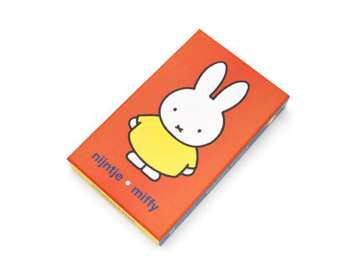 <p><strong>ZILVERSTAD Комплект детски прибори за хранене “Miffy“ - 2 части</strong><br /><strong>• Комплект от 2 части <br /></strong>- лъжичка - 1бр<br />- виличка - 1 бр<br /><strong>• Размери с опаковката:</strong> 21 х 12,7 х 2,5 см<br />• <strong>С декорация  - зайче<br /></strong><strong>• Предлага се в красива цветна кутия<br /></strong><strong>• Материал: </strong>неръждаема стомана 18/10<br /><strong>• Тегло:</strong> 0,170 кг<br />• <strong>Подходящи за миене в съдомиялна машина<br /></strong><strong>• Бранд:</strong> ZILVERSTAD</p>
<p><strong>Производител: Bredemeijer Group / Нидерландия</strong></p><br />Марка: Bredemaijer Group <br />Модел: ZV 4246070<br />Доставка: 2-4 работни дни<br />Гаранция: 2 години