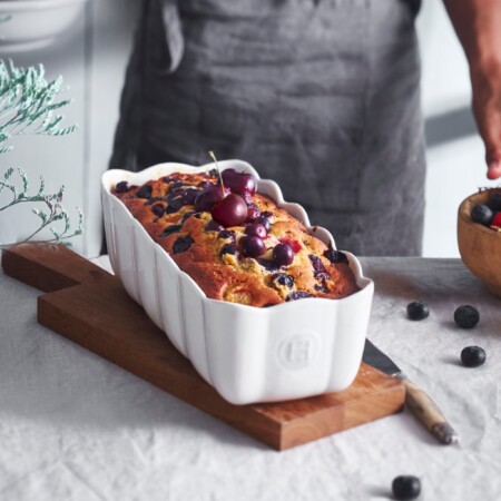 <p><span style="color: #000000;"><strong>EMILE HENRY Керамична форма "MADELEINE LOAF DISH" </strong></span><br /><span style="color: #000000;">• <strong>Ръчно изработена от 100% естествени материали<br />• Устойчива на температури: </strong>- 20º С до + 270º С<strong><br />• Равномерно разпределение на топлината<br />• Задържа топлината на ястието по-дълго от обикновените съдове<br />• Висока устойчивост на надраскване <br /></strong>• </span><strong><span style="color: #000000;">Материал:</span>  <span style="color: #ff0000;">HR® Ceramic (High Resistance) <span style="color: #000000;">/ </span></span></strong><span style="color: #ff0000;"><span style="color: #000000;">Високо устойчива керамика</span></span><strong><span style="color: #ff0000;"><span style="color: #000000;"> / </span><br /><span style="color: #000000;">• Без съдържание на олово, кадмий и никел</span><br /><span style="color: #000000;">• Размери: </span></span></strong><span style="color: #ff0000;"><span style="color: #000000;">29 х</span></span><span style="color: #ff0000;"><span style="color: #000000;"> </span></span><span style="color: #ff0000;"><span style="color: #000000;">13,5 х 9</span></span><span style="color: #ff0000;"><span style="color: #000000;"> см</span></span><span style="color: #ff0000;"><br /></span><span style="color: #ff0000;"><span style="color: #000000;"><strong>• Максимална вместимост: </strong>2 литра<br /><strong>• Използваема вместимост:</strong> 1,8 литра<br /></span><span style="color: #000000;"><strong>• Тегло: </strong>1,26 кг</span><br /><span style="color: #000000;">• <strong>Цвят: </strong>екрю</span><br /><span style="color: #000000;">• <strong>Подходяща за: </strong>фурна / микровълнова фурна / фризер / съдомиялна машина</span><br /><strong><span style="color: #000000;">Производител: EMILE HENRY / Франция</span></strong></span></p><br />Марка: Emile Henry <br />Модел: EH 6353-02<br />Доставка: 2-4 работни дни<br />Гаранция: 2 години