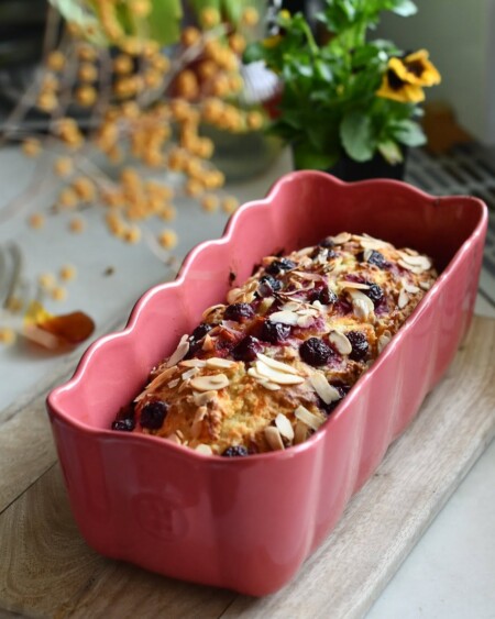 <p><span style="color: #000000;"><strong>EMILE HENRY Керамична форма "MADELEINE LOAF DISH" </strong></span><br /><span style="color: #000000;">• <strong>Ръчно изработена от 100% естествени материали<br />• Устойчива на температури: </strong>- 20º С до + 270º С<strong><br />• Равномерно разпределение на топлината<br />• Задържа топлината на ястието по-дълго от обикновените съдове<br />• Висока устойчивост на надраскване <br /></strong>• </span><strong><span style="color: #000000;">Материал:</span>  <span style="color: #ff0000;">HR® Ceramic (High Resistance) <span style="color: #000000;">/ </span></span></strong><span style="color: #ff0000;"><span style="color: #000000;">Високо устойчива керамика</span></span><strong><span style="color: #ff0000;"><span style="color: #000000;"> / </span><br /><span style="color: #000000;">• Без съдържание на олово, кадмий и никел</span><br /><span style="color: #000000;">• Размери: </span></span></strong><span style="color: #ff0000;"><span style="color: #000000;">29 х</span></span><span style="color: #ff0000;"><span style="color: #000000;"> </span></span><span style="color: #ff0000;"><span style="color: #000000;">13,5 х 9</span></span><span style="color: #ff0000;"><span style="color: #000000;"> см</span></span><span style="color: #ff0000;"><br /></span><span style="color: #ff0000;"><span style="color: #000000;"><strong>• Максимална вместимост: </strong>2 литра<br /><strong>• Използваема вместимост:</strong> 1,8 литра<br /></span><span style="color: #000000;"><strong>• Тегло: </strong>1,26 кг</span><br /><span style="color: #000000;">• <strong>Цвят: </strong>бонбонено розов</span><br /><span style="color: #000000;">• <strong>Подходяща за: </strong>фурна / микровълнова фурна / фризер / съдомиялна машина</span><br /><strong><span style="color: #000000;">Производител: EMILE HENRY / Франция</span></strong></span></p><br />Марка: Emile Henry <br />Модел: EH 6353-47<br />Доставка: 2-4 работни дни<br />Гаранция: 2 години