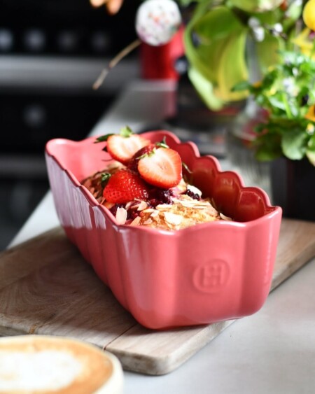 <p><span style="color: #000000;"><strong>EMILE HENRY Керамична форма "MADELEINE LOAF DISH" </strong></span><br /><span style="color: #000000;">• <strong>Ръчно изработена от 100% естествени материали<br />• Устойчива на температури: </strong>- 20º С до + 270º С<strong><br />• Равномерно разпределение на топлината<br />• Задържа топлината на ястието по-дълго от обикновените съдове<br />• Висока устойчивост на надраскване <br /></strong>• </span><strong><span style="color: #000000;">Материал:</span>  <span style="color: #ff0000;">HR® Ceramic (High Resistance) <span style="color: #000000;">/ </span></span></strong><span style="color: #ff0000;"><span style="color: #000000;">Високо устойчива керамика</span></span><strong><span style="color: #ff0000;"><span style="color: #000000;"> / </span><br /><span style="color: #000000;">• Без съдържание на олово, кадмий и никел</span><br /><span style="color: #000000;">• Размери: </span></span></strong><span style="color: #ff0000;"><span style="color: #000000;">29 х</span></span><span style="color: #ff0000;"><span style="color: #000000;"> </span></span><span style="color: #ff0000;"><span style="color: #000000;">13,5 х 9</span></span><span style="color: #ff0000;"><span style="color: #000000;"> см</span></span><span style="color: #ff0000;"><br /></span><span style="color: #ff0000;"><span style="color: #000000;"><strong>• Максимална вместимост: </strong>2 литра<br /><strong>• Използваема вместимост:</strong> 1,8 литра<br /></span><span style="color: #000000;"><strong>• Тегло: </strong>1,26 кг</span><br /><span style="color: #000000;">• <strong>Цвят: </strong>бонбонено розов</span><br /><span style="color: #000000;">• <strong>Подходяща за: </strong>фурна / микровълнова фурна / фризер / съдомиялна машина</span><br /><strong><span style="color: #000000;">Производител: EMILE HENRY / Франция</span></strong></span></p><br />Марка: Emile Henry <br />Модел: EH 6353-47<br />Доставка: 2-4 работни дни<br />Гаранция: 2 години