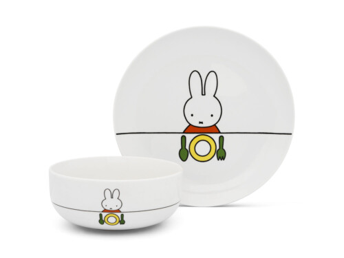 <p><strong>ZILVERSTAD Детски комплект за хранене “Miffy“ - 6 части</strong><br /><strong>• Комплект от 6 части <br /></strong>- чиния - 1бр<br />- купичка - 1 бр<br />- стоманени прибори - 4 бр<strong><br /></strong><strong>• Размери с опаковката:</strong> 23,8 х 23,6 х 12 см<br />• <strong>С декорация  - зайче<br /></strong><strong>• Предлага се в красива цветна кутия<br /></strong><strong>• Материал: </strong>неръждаема стомана 18/10, порцелан<br /><strong>• Тегло:</strong> 0,840 кг<br />• <strong>Подходящи за миене в съдомиялна машина<br /></strong><strong>• Бранд:</strong> ZILVERSTAD</p>
<p><strong>Производител: Bredemeijer Group / Нидерландия</strong></p><br />Марка: Bredemaijer Group <br />Модел: ZV 6831070<br />Доставка: 2-4 работни дни<br />Гаранция: 2 години
