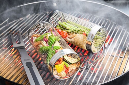 <p><span style="font-size: small;"><strong>GEFU Цилиндрична кошница за грил “BBQ<br /></strong></span>• <strong>Перфектна за нарязани зеленчуци, месо, скариди и др</strong><br />• <strong>Лесно обръщане и равномерно изпичане</strong><br />• <strong>Оптимална циркулация на топлината</strong><br />• <strong>Допълнителна кука за лесно пренасяне</strong><br />• <strong>Материал:</strong> висококачествена неръждаема стомана<br /> • <strong>Размери:</strong> Ø 9,2 х 30 см <br />•<strong> Можете да миете в съдомиялна машина </strong><br /> <strong>Производител: GEFU / Германия<br /></strong><br /><strong>ВНИМАНИЕ: Кошницата е много гореща след употреба! </strong></p><br />Марка: GEFU - GERMANY <br />Модел: GEFU 89670<br />Доставка: 2-4 работни дни<br />Гаранция: 2 години