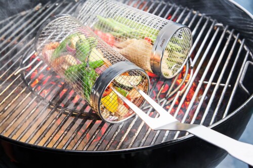 <p><span style="font-size: small;"><strong>GEFU Цилиндрична кошница за грил “BBQ<br /></strong></span>• <strong>Перфектна за нарязани зеленчуци, месо, скариди и др</strong><br />• <strong>Лесно обръщане и равномерно изпичане</strong><br />• <strong>Оптимална циркулация на топлината</strong><br />• <strong>Допълнителна кука за лесно пренасяне</strong><br />• <strong>Материал:</strong> висококачествена неръждаема стомана<br /> • <strong>Размери:</strong> Ø 9,2 х 30 см <br />•<strong> Можете да миете в съдомиялна машина </strong><br /> <strong>Производител: GEFU / Германия<br /></strong><br /><strong>ВНИМАНИЕ: Кошницата е много гореща след употреба! </strong></p><br />Марка: GEFU - GERMANY <br />Модел: GEFU 89670<br />Доставка: 2-4 работни дни<br />Гаранция: 2 години
