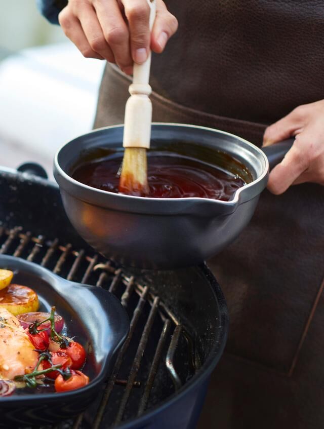 EMILE HENRY Керамичен съд за сос „BBQ POT“- Ø 22 см – цвят трюфел