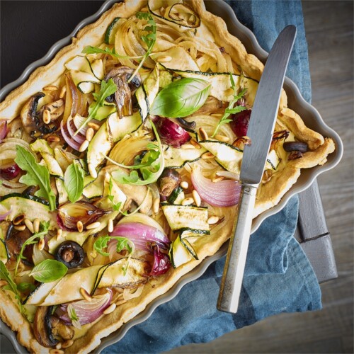<p><span style="color: #000000;"><strong>EMILE HENRY Керамична провоъгълна форма за тарт "DEEP TART DISH " </strong></span><br /><span style="color: #000000;">• <strong>Ръчно изработена от 100% естествени материали<br />• Устойчива на температури: </strong>- 20º С до + 270º С<strong><br />• Равномерно разпределение на топлината<br />• Задържа топлината на ястието по-дълго от обикновените съдове<br />• Висока устойчивост на надраскване <br /></strong>• </span><strong><span style="color: #000000;">Материал:</span>  <span style="color: #ff0000;">HR® Ceramic (High Resistance) <span style="color: #000000;">/ </span></span></strong><span style="color: #ff0000;"><span style="color: #000000;">Високо устойчива керамика</span></span><strong><span style="color: #ff0000;"><span style="color: #000000;"> / </span><br /><span style="color: #000000;">• Без съдържание на олово, кадмий и никел</span><br /><span style="color: #000000;">• Външен размер вкл.дръжките: </span></span></strong><span style="color: #ff0000;"><span style="color: #000000;">33,5 х 24 х 5 см</span></span><span style="color: #ff0000;"><br /><strong><span style="color: #000000;">• Вътрешен размер: </span></strong><span style="color: #000000;">31,5 х 22 х 4</span><span style="color: #000000;"> см<br /></span></span><span style="color: #ff0000;"><span style="color: #000000;">• <strong>Вместимост:</strong> 1,9 литра</span><br /><span style="color: #000000;"><strong>• Тегло: </strong>1,465 кг</span><br /><span style="color: #000000;">• <strong>Цвят: </strong>зелен кедър</span><br /><span style="color: #000000;">• <strong>Подходяща за: </strong>фурна / микровълнова фурна / фризер / съдомиялна машина</span><br /><strong><span style="color: #000000;">Производител: EMILE HENRY / Франция</span></strong></span></p><br />Марка: Emile Henry <br />Модел: EH 6038-07<br />Доставка: 2-4 работни дни<br />Гаранция: 2 години