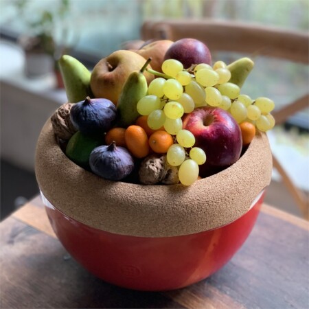<p><strong>EMILE HENRY Керамична купа / фруктиера с корков капак "DEEP STORAGE BOWL" </strong> <br />• <strong>Ръчно изработена от 100% естествени материали<br /></strong><strong>• Висока устойчивост на надраскване <br /></strong>• <strong>Материал: </strong>керамика, корк<br />• <strong>Без съдържание на олово, кадмий и никел</strong><br />• <strong>Външен размер:</strong> 27 х 18,5 см (ДхВ)<br />• <strong>Вътрешен размер: </strong>25,5 х 13 см (ДхВ)<strong><br /></strong>• <strong>Вместимост:</strong> 4,7 литра<br />• <strong>Тегло:</strong> 2,23 кг<br />• <strong>Размери на опаковката:</strong> 29 х 28 х 17 см (ДхШхВ)<br />• <strong>Цвят:</strong> екрю<br /><strong>• Керамичната част е подходяща за почистване в съдомиялна машина</strong><br /><strong>Производител: EMILE HENRY / Франция</strong></p><br />Марка: Emile Henry <br />Модел: EH 8764-02<br />Доставка: 2-4 работни дни<br />Гаранция: 2 години
