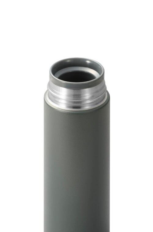 <p><strong>KYOCERA Двустенен термос с вакуумна изолация “Slim“ - 300 мл. - тъмно сив</strong><br /><strong>• Материал:</strong><span> неръждаема стомана, керамика</span><br /><strong>• Размери: </strong><span>Ø 6 x 19,5 см.<br /><strong>• Тегло:</strong> 0,195 кг. <br /><strong>• Вместимост: </strong>300 мл.<br /><strong>• </strong></span><strong>Без PFAS (PTFE, PFOA) и BPA</strong><br /><strong>• Цвят:</strong><span> тъмно сив</span><br /><strong>• Не е подходяща за съдомиялна машина<br /></strong><strong>Производител: KYOCERA / Япония</strong></p><br />Марка: KYOCERA <br />Модел: Kyocera MB-10S-GY SLIM<br />Доставка: 2-4 работни дни<br />Гаранция: 2 години