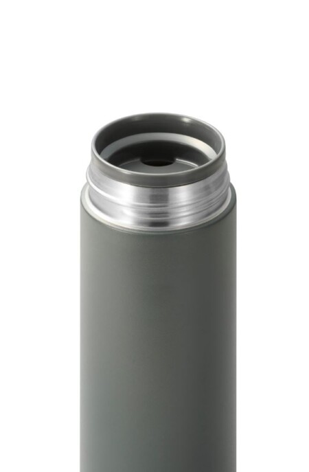 <p><strong>KYOCERA Двустенен термос с вакуумна изолация “Slim“ - 500 мл. - тъмно сив</strong><br /><strong>• Материал:</strong><span> неръждаема стомана, керамика</span><br /><strong>• Размери: </strong><span>Ø 7 x 28 см.<br /><strong>• Тегло:</strong> 0,280 кг. <br /><strong>• Вместимост: </strong>500 мл.<br /><strong>• </strong></span><strong>Без PFAS (PTFE, PFOA) и BPA</strong><br /><strong>• Цвят:</strong><span> тъмно сив</span><br /><strong>• Не е подходяща за съдомиялна машина<br /></strong><strong>Производител: KYOCERA / Япония</strong></p><br />Марка: KYOCERA <br />Модел: Kyocera MB-17S-GY SLIM<br />Доставка: 2-4 работни дни<br />Гаранция: 2 години