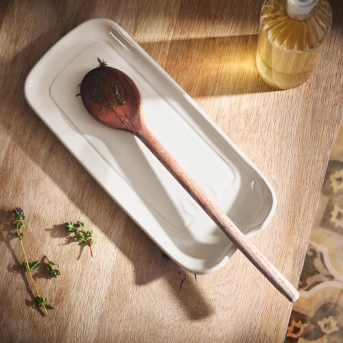 <p><span style="color: #000000;"><strong>EMILE HENRY Керамична поставка за прибори за готвене SPOON REST </strong> </span><br /><span style="color: #000000;">• <strong>Ръчно изработена от 100% естествени материали<br />• Устойчива на температури: </strong>- 20º С до + 270º С<strong><br />• Равномерно разпределение на топлината<br />• Задържа топлината на ястието по-дълго от обикновените съдове<br />• Висока устойчивост на надраскване <br /></strong>• </span><strong><span style="color: #000000;">Материал:</span>  <span style="color: #ff0000;">HR® Ceramic (High Resistance) <span style="color: #000000;">/ Високо устойчива керамика / </span><br /><span style="color: #000000;">• Без съдържание на олово, кадмий и никел</span><br /><span style="color: #000000;">• Размер: </span></span></strong><span style="color: #000000;">23 х 10,5 х 3 см<br /><strong>• Тегло: </strong>0,36 кг<br />• <strong>Цвят: </strong>екрю<br />• <strong>Подходяща за: фурна / микровълнова фурна / фризер / съдомиялна машина</strong><br /><strong>Производител: EMILE HENRY / Франция</strong></span></p><br />Марка: Emile Henry <br />Модел: EH 0263-02<br />Доставка: 2-4 работни дни<br />Гаранция: 2 години