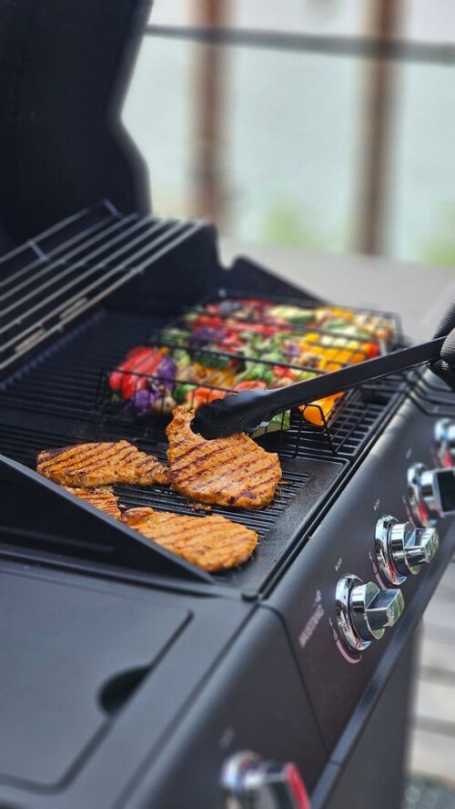 <p><strong>MUSTANG Комплект за BBQ “Black Line“ - 3 части</strong><br /><strong>• Материал:</strong><span> неръждаема стомана, пластмаса<br /></span><strong>• Размери:</strong><span> 16 х 7 х 40 см <br /><strong>• Тегло:</strong> 0,580 кг.</span><br /><strong>• Комплектът съдържа:<br /></strong><span> - Шпатула за грил<br /> - Щипка за грил</span><br /><span> - Четка за грил<br /><strong>• Цвят: </strong>черен<br /><strong>• Не е подходящ за съдомиялна машина</strong></span><br /><strong>Производител: Tammer Brands/ Финландия</strong></p><br />Марка: MUSTANG <br />Модел: TB MUS 641722<br />Доставка: 2-4 работни дни<br />Гаранция: 2 години
