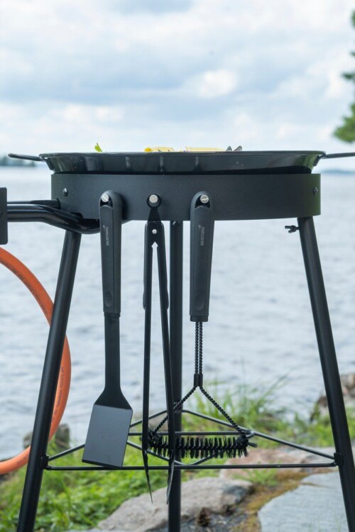<p><strong>MUSTANG Шпатула за BBQ “Black Lline“ - 40 см.</strong><br /><strong>• Материал:</strong><span> неръждаема стомана, пластмаса<br /></span><strong>• Размери:</strong><span> 7 х 40 см.<br /></span><strong>• Тегло:</strong><span> 0,220 кг.</span><br /><strong>• Цвят: </strong><span>черен</span><br /><strong>• Не е подходяща за съдомиялна машина<br /></strong><strong>Производител: Tammer Brands/ Финландия</strong></p><br />Марка: MUSTANG <br />Модел: TB MUS 641728<br />Доставка: 2-4 работни дни<br />Гаранция: 2 години