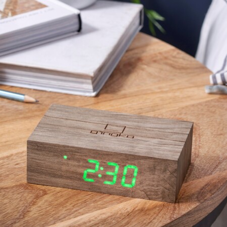 <p><strong>GINGKO Часовник/будилник “Flip Cilck Clock“ - ясен</strong><br /><strong>• Настройка за активиране чрез звук или постоянно включен дисплей<br /></strong><strong><strong>• <strong>Възможност </strong>да отложите или изключите алармата, като докоснете произволен бутон или обърнете часовника</strong><br /></strong><strong>• Автоматично обръщане на числата, когато се обърне часовника</strong><br /><strong>• Избор на формат на часа:</strong><span> 12/24 часа</span><br /><span><strong>• Захранване:</strong><span> акумулаторна батерия: 2000 mAh (включен кабел за зареждане)</span><br /><strong>• Вход за зареждане:</strong><span> DC 5V (не е включен адаптор)</span><br /><strong>• Време за зареждане:</strong><span> 3-4 часа</span><br /><strong>• Живот на батерията с едно зареждане:</strong><br /><span> - при настройка на активиране със звук - около 5-6 мес.</span><br /><span> - при постоянно включен дисплей - 2-3 седмици<br /><strong>• Лазерно гравирани тъч бутони</strong></span></span><span><br /></span><strong>• Цвят на часовника:</strong><span> ясен<br /><strong>• Цвят на цифрите:</strong> зелен</span><br /><strong>• Размери:</strong><span> 11,5 х 7 х 3,6 см. </span><br /><strong>• Тегло на продукта:</strong><span> 0,150 кг</span><br /><strong>• Тегло с опаковката:</strong><span> 0,200 кг. </span><br /><strong>Производител: GINGKO DESIGN/ Англия</strong></p><br />Марка: Gingko Design <br />Модел: Gingko G003A12<br />Доставка: 2-4 работни дни<br />Гаранция: 2 години