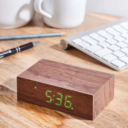 <p><strong>GINGKO Часовник/будилник “Flip Cilck Clock“ - орехово дърво със зелени цифри</strong><br /><strong>• Настройка за активиране чрез звук или постоянно включен дисплей<br /></strong><strong><strong>• <strong>Възможност </strong>да отложите или изключите алармата, като докоснете произволен бутон или обърнете часовника</strong><br /></strong><strong>• Автоматично обръщане на числата, когато се обърне часовника</strong><br /><strong>• Избор на формат на часа:</strong><span> 12/24 часа</span><br /><span><strong>• Захранване:</strong><span> акумулаторна батерия: 2000 mAh (включен кабел за зареждане)</span><br /><strong>• Вход за зареждане:</strong><span> DC 5V (не е включен адаптор)</span><br /><strong>• Време за зареждане:</strong><span> 3-4 часа</span><br /><strong>• Живот на батерията с едно зареждане:</strong><br /><span> - при настройка на активиране със звук - около 5-6 мес.</span><br /><span> - при постоянно включен дисплей - 2-3 седмици<br /><strong>• Лазерно гравирани тъч бутони</strong></span></span><span><br /></span><strong>• Цвят на часовника:</strong><span> орех<br /><strong>• Цвят на цифрите:</strong> зелен</span><br /><strong>• Размери:</strong><span> 11,5 х 7 х 3,6 см. </span><br /><strong>• Тегло на продукта:</strong><span> 0,150 кг</span><br /><strong>• Тегло с опаковката:</strong><span> 0,200 кг. </span><br /><strong>Производител: GINGKO DESIGN/ Англия</strong></p><br />Марка: Gingko Design <br />Модел: Gingko G003W8<br />Доставка: 2-4 работни дни<br />Гаранция: 2 години