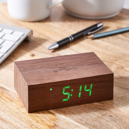 <p><strong>GINGKO Часовник/будилник “Flip Cilck Clock“ - орехово дърво със зелени цифри</strong><br /><strong>• Настройка за активиране чрез звук или постоянно включен дисплей<br /></strong><strong><strong>• <strong>Възможност </strong>да отложите или изключите алармата, като докоснете произволен бутон или обърнете часовника</strong><br /></strong><strong>• Автоматично обръщане на числата, когато се обърне часовника</strong><br /><strong>• Избор на формат на часа:</strong><span> 12/24 часа</span><br /><span><strong>• Захранване:</strong><span> акумулаторна батерия: 2000 mAh (включен кабел за зареждане)</span><br /><strong>• Вход за зареждане:</strong><span> DC 5V (не е включен адаптор)</span><br /><strong>• Време за зареждане:</strong><span> 3-4 часа</span><br /><strong>• Живот на батерията с едно зареждане:</strong><br /><span> - при настройка на активиране със звук - около 5-6 мес.</span><br /><span> - при постоянно включен дисплей - 2-3 седмици<br /><strong>• Лазерно гравирани тъч бутони</strong></span></span><span><br /></span><strong>• Цвят на часовника:</strong><span> орех<br /><strong>• Цвят на цифрите:</strong> зелен</span><br /><strong>• Размери:</strong><span> 11,5 х 7 х 3,6 см. </span><br /><strong>• Тегло на продукта:</strong><span> 0,150 кг</span><br /><strong>• Тегло с опаковката:</strong><span> 0,200 кг. </span><br /><strong>Производител: GINGKO DESIGN/ Англия</strong></p><br />Марка: Gingko Design <br />Модел: Gingko G003W8<br />Доставка: 2-4 работни дни<br />Гаранция: 2 години