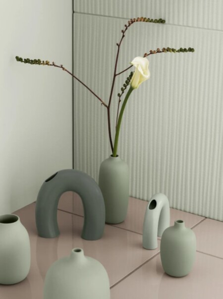 <p><strong>BLOMUS Ваза KAGETSU - размер M</strong><br /><span>• </span><strong>Цвят:</strong><span> сиво-зелен (Agave Green) </span><br /><span>• </span><strong>Размери:</strong><span> 18 х 5 х 18 см (ДхШхВ)</span><br /><span>• </span><strong>Материал:</strong><span> керамика</span><br /><span>• </span><strong>Производител:</strong><span> BLOMUS, Германия</span><br /><strong>DESIGN: <em>Kazushige Miyake</em></strong></p><br />Марка: BLOMUS <br />Модел: BLOMUS 64666<br />Доставка: 2-4 работни дни<br />Гаранция: 2 години
