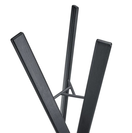 <p><strong>BLOMUS Закачалка за дрехи RAKKU</strong><br /><span>• </span><strong>Цвят:</strong><span> черен </span><br /><span>• </span><strong>Размери:</strong><span> 62 х 62 х 176 см (ДхШхВ)</span><br /><span>• </span><strong>Материал:</strong><span> дъб, прахово боядисан метал</span><br /><span>• </span><strong>Производител:</strong><span> BLOMUS, Германия</span><br /><strong>DESIGN: <em>Kazushige Miyake</em></strong></p><br />Марка: BLOMUS <br />Модел: BLOMUS 67297<br />Доставка: 2-4 работни дни<br />Гаранция: 2 години