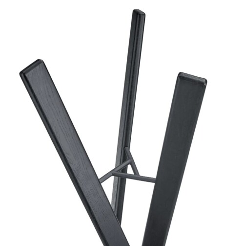<p><strong>BLOMUS Закачалка за дрехи RAKKU</strong><br /><span>• </span><strong>Цвят:</strong><span> черен </span><br /><span>• </span><strong>Размери:</strong><span> 62 х 62 х 176 см (ДхШхВ)</span><br /><span>• </span><strong>Материал:</strong><span> дъб, прахово боядисан метал</span><br /><span>• </span><strong>Производител:</strong><span> BLOMUS, Германия</span><br /><strong>DESIGN: <em>Kazushige Miyake</em></strong></p><br />Марка: BLOMUS <br />Модел: BLOMUS 67297<br />Доставка: 2-4 работни дни<br />Гаранция: 2 години