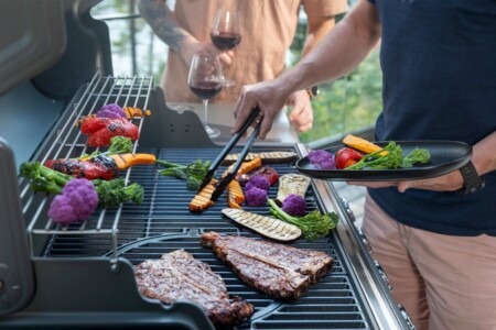 <p><strong>MUSTANG Щипка за BBQ “Black Lline“ - 44 см.</strong><br /><strong>• Материал:</strong><span> неръждаема стомана, пластмаса<br /></span><strong>• Дължина:</strong><span> 44 см <br /><strong>• Тегло:</strong> 0,160 кг.</span><br /><strong>• Цвят: </strong><span>черен</span><br /><strong>• Не е подходяща за съдомиялна машина</strong><br /><strong>Производител: Tammer Brands/ Финландия</strong></p><br />Марка: MUSTANG <br />Модел: TB MUS 641724<br />Доставка: 2-4 работни дни<br />Гаранция: 2 години