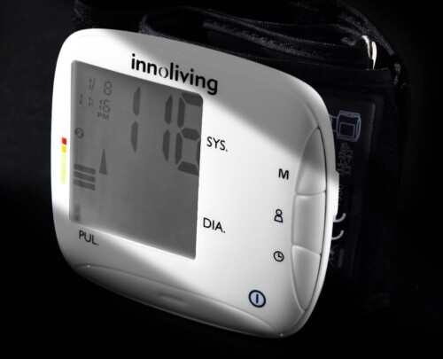 <p><span style="font-size: medium;"><strong>INNOLIVING Дигитален апарат за кръвно налягане - за китка</strong></span><br />• <strong>Екран:</strong> LCD<br />• <strong>Обхват на измерване:</strong> <br />- Систолично кръвно налягане: 50 - 250 mmHg<br />- Диастолично кръвно налягане: 30 - 200 mmHg<br />• <strong>Скорост на пулса:</strong> 40 - 180 удара / минута<br />• <strong>Точност на измерване:</strong> <br />- Кръвно налягане: +/- 3 mmHg<br />- Пулс: +/- 5 %<br />• <strong>Памет: 120 показания за 2 потребителя<br />• Дата и час<br />• Средна стойност от последните измервания</strong><br />• <strong>Захранване: </strong>2 батерии 1.5V AAA (включени)<br />• <strong>Обиколка на гривната: </strong>13,5 ~ 23см <br /><strong>Производител:</strong> Innoliving S.P.A / Италия</p><br />Марка: INNOLIVING S.P.A <br />Модел: INN - 015<br />Доставка: 2-4 работни дни<br />Гаранция: 2 години
