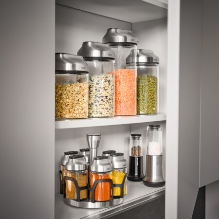 <p><strong>GEFU Комплект от 2 бр. стъклени канистери “KIPPO“ <br />• Лесно дозиране чрез накланяне<br />• Практичен капак от неръждаема стомана с вграден отвор<br />• С винтов капак за лесно пълнене и почистване<br />• Херметично затваряне, благодарение на силиконовия уплътнител на капака<br />• Изработени от висококачествено боросиликатно стъкло</strong><br /><strong>• Вместимост на 1 бр:</strong> 1000 мл<br /> <strong>• Размери на 1 бр:</strong> Ø 10 х 19,1 см<br /><strong>• Тегло: </strong>0,930 кг<br /> <strong>• Материал: </strong>неръждаема стомана, пластмаса, боросиликатно стъкло, силикон <br /> <strong>• Стъклената част е подходяща за почистване в съдомиялна машина<br />• Капаците НЕ са подходящи за съдомиялна машина</strong><br /><strong>Производител: GEFU / Германия</strong></p><br />Марка: GEFU - GERMANY <br />Модел: GEFU 33744<br />Доставка: 2-4 работни дни<br />Гаранция: 2 години