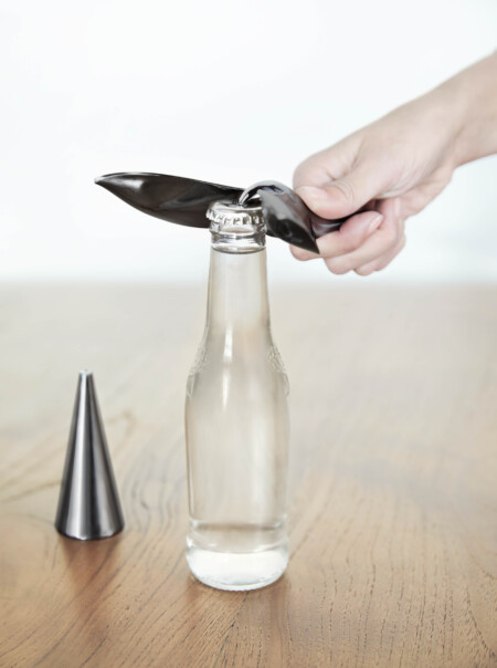 <p><span style="font-size: small;"><strong>UMBRA Отварачка за бутилки "TIPSY"</strong></span><br />• <strong>Цвят:</strong> титан<br />• <strong>Размери</strong>: 13 х 13 x 11 cм<br />• <strong>Размери на опаковката:</strong> 20 х 14 х 5 см <br />• <strong>Тегло</strong>: 0,300 кг<br />• <strong>Материал:</strong> чугун <br /><strong>Производител: </strong>UMBRA / Канада <br /><strong><em>DESIGN: EVAN DEMCZUK & UMBRA STUDIO</em></strong></p><br />Марка: Umbra HK Limited <br />Модел: UMBRA 1013387-624<br />Доставка: 2-4 работни дни<br />Гаранция: 2 години