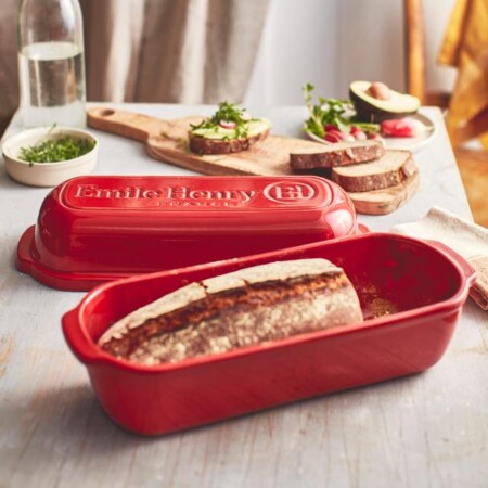 <p><span style="color: #000000;"><strong>EMILE HENRY Керамична форма за печене на хляб "LARGE BREAD LOAF BAKER"</strong></span><br /><span style="color: #000000;">• <strong>Ръчно изработена от 100% естествени материали<br />• Устойчива на температури: </strong>- 20º С до + 270º С<strong><br />• Равномерно разпределение на топлината<br />• Задържа топлината на ястието по-дълго от обикновените съдове<br />• Висока устойчивост на надраскване <br /></strong>• </span><strong><span style="color: #000000;">Материал:</span>  <span style="color: #ff0000;">HR® Ceramic (High Resistance) <span style="color: #000000;">/ Високо устойчива керамика / </span><br /><span style="color: #000000;">• Без съдържание на олово, кадмий и никел</span><span style="color: #000000;"> <br />• Външен размер вкл.дръжките:</span></span></strong><span style="color: #ff0000;"><span style="color: #000000;"> 39 х 16,5 х 15 см </span></span><strong><span style="color: #ff0000;"><span style="color: #000000;"><br />• Вътрешен размер: </span></span></strong><span style="color: #ff0000;"><span style="color: #000000;">33,5 х 13 х 14 см</span></span><span style="color: #ff0000;"><span style="color: #000000;"><br />• <strong>Размер на опаковката:</strong> 43 х 17,5 х 18 см (ДхШхВ)<br /><strong>• Тегло: </strong>3 кг<br />• <strong>Тегло с опаковката: </strong>3,59 кг</span></span><span style="color: #ff0000;"><br /></span><span style="color: #ff0000;"><span style="color: #000000;"><strong>• Вместимост:</strong> 4,5 литра<br /></span><span style="color: #000000;">• <strong>Цвят: </strong>мак<br /></span><span style="color: #000000;">• <strong>Подходяща за: </strong>фурна / микровълнова фурна / фризер / съдомиялна машина</span><br /><strong><span style="color: #000000;">Производител: EMILE HENRY / Франция</span></strong></span></p><br />Марка: Emile Henry <br />Модел: EH 5503-15<br />Доставка: 2-4 работни дни<br />Гаранция: 2 години
