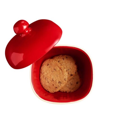 <p><span style="color: #000000;"><strong>EMILE HENRY Канистер за бисквити "COOKIE JAR"</strong></span><br /><span style="color: #000000;">• <strong>Ръчно изработена от 100% естествени материали<br />• Устойчива на температури: </strong>- 20º С до + 270º С<strong><br />• Висока устойчивост на надраскване <br /></strong>• </span><strong><span style="color: #000000;">Материал: </span> <span style="color: #ff0000;">HR® Ceramic (High Resistance) <span style="color: #000000;">/</span></span></strong><span style="color: #ff0000;"><span style="color: #000000;"> Високо устойчива керамика</span></span><strong><span style="color: #ff0000;"><span style="color: #000000;"> / </span><br /><span style="color: #000000;">• Без съдържание на олово, кадмий и никел</span><br /><span style="color: #000000;">• Външен размер вкл.дръжките: </span></span></strong><span style="color: #ff0000;"><span style="color: #000000;">21 х 19 х 25 см</span></span><span style="color: #ff0000;"><br /><strong><span style="color: #000000;">• Вътрешен размер: </span></strong><span style="color: #000000;">18 х 16 х 13 см<br /></span></span><span style="color: #ff0000;"><span style="color: #000000;">• <strong>Вместимост:</strong> 2,45 литра</span><br /><span style="color: #000000;"><strong>• Тегло: </strong>2,68 кг</span><br /><span style="color: #000000;">• <strong>Цвят: </strong>червен<br /><strong>• Размер на опаковката: </strong>21,5 х 21,5 х 21 см<br /><strong> • Тегло с опаковката: </strong>3,07 кг</span><br /><span style="color: #000000;">• <strong>Подходящ за: </strong>съдомиялна машина</span><br /><strong><span style="color: #000000;">Производител: EMILE HENRY / Франция</span></strong></span></p><br />Марка: Emile Henry <br />Модел: EH 8755-34<br />Доставка: 2-4 работни дни<br />Гаранция: 2 години