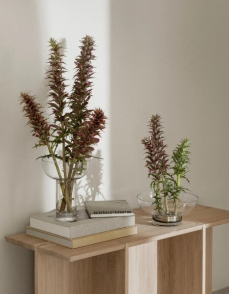 <p><strong>BLOMUS Стъклена ваза MIYABI<br /></strong><strong>• Размер:</strong> 17 х 17 х 20 см (ШхДхВ)<br /><strong>• Материал:</strong> ръчно издухано стъкло<br /><strong>Производител: BLOMUS / Германия<br /><em>DESIGN: Kazushige Miyake</em></strong></p><br />Марка: BLOMUS <br />Модел: BLOMUS 64741<br />Доставка: 2-4 работни дни<br />Гаранция: 2 години