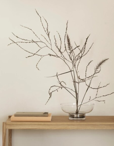 <p><strong>BLOMUS Стъклена ваза MIYABI, ниска<br /></strong><strong>• Размер:</strong> 23 х 23 х 10 см (ШхДхВ)<br /><strong>• Материал:</strong> ръчно издухано стъкло<br /><strong>• Не е подходяща за съдомиялна машина</strong><br /><strong>Производител: BLOMUS / Германия<br /><em>DESIGN: Kazushige Miyake</em></strong></p><br />Марка: BLOMUS <br />Модел: BLOMUS 64740<br />Доставка: 2-4 работни дни<br />Гаранция: 2 години