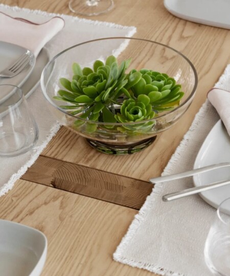 <p><strong>BLOMUS Стъклена ваза MIYABI, ниска<br /></strong><strong>• Размер:</strong> 23 х 23 х 10 см (ШхДхВ)<br /><strong>• Материал:</strong> ръчно издухано стъкло<br /><strong>• Не е подходяща за съдомиялна машина</strong><br /><strong>Производител: BLOMUS / Германия<br /><em>DESIGN: Kazushige Miyake</em></strong></p><br />Марка: BLOMUS <br />Модел: BLOMUS 64740<br />Доставка: 2-4 работни дни<br />Гаранция: 2 години