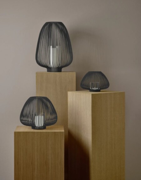 <p><strong>BLOMUS Свещник “LYVA“ - размер L </strong><br /><span>• </span><strong>Цвят:</strong><span> черен</span><br /><span>• </span><strong>Диаметър:</strong><span> Ø 34 см</span><br /><span>• </span><strong>Височина: </strong><span>48 см<br />• <strong>Тегло:</strong> 3,55 кг</span><br /><span>• </span><strong>Материал:</strong><span> прахово боядисана неръждаема стомана, стъкло</span><br /><span>• </span><strong>Производител:</strong><span> BLOMUS, Германия</span><br /><strong>DESIGN: <em>Nina Thöming</em></strong></p><br />Марка: BLOMUS <br />Модел: BLOMUS 62236<br />Доставка: 2-4 работни дни<br />Гаранция: 2 години