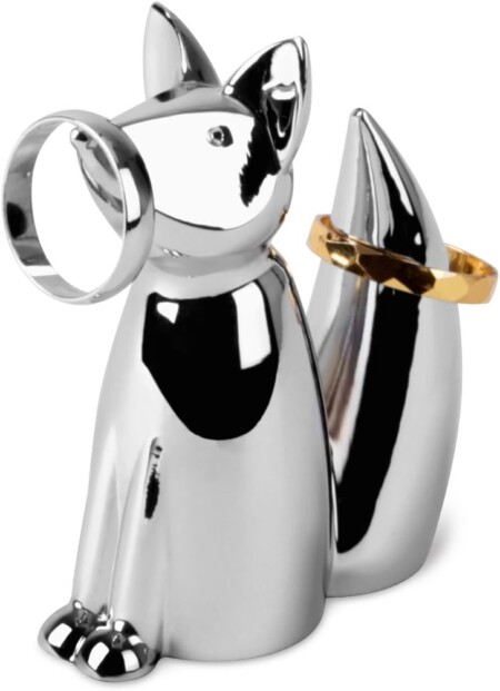 <p><strong>UMBRA Поставка за пръстени “ZOOLA FOX“ - лисица - цвят хром</strong><br /><strong>• Цвят: </strong><span>Хром</span><br /><strong>• Размери:</strong> 5 <span>х 2 х 6,3 см</span><br /><strong>• Материал: </strong><span>Метал</span><br /><strong>Производител: UMBRA / Канада<br /></strong><strong><em>Design: Umbra Studio</em></strong></p><br />Марка: Umbra HK Limited <br />Модел: UMBRA 299235-158<br />Доставка: 2-4 работни дни<br />Гаранция: 2 години