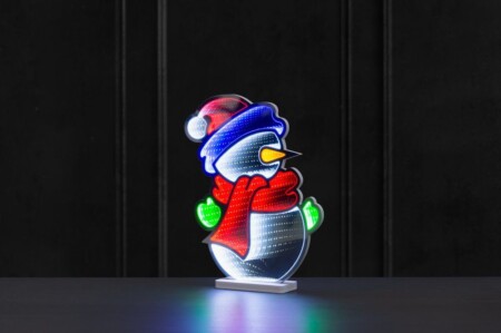 <p><strong>FINNLUMOR Светлинна LED декорация (с 3D ефект) “Снежен човек“ </strong><br /><strong>• С 246 LED светлини и огледална повърхност<br />• 3D илюзия за дълбочина – създава усещане за обем <br />• Подходящ за вътрешна украса – хол, офис, витрина, детска стая <br />• Енергийно ефективно осветление <br />• Стабилна основа за безопасно поставяне върху маса, шкаф или рафт<br />• Размери:</strong><span> 34</span><span> х 8 x 46 см.<br /><strong>• Тегло: </strong>0,440 кг.<br /><span><strong>• Материал: </strong>пластмаса<br /><strong>• Захранване: </strong>чрез кабел 3 м<br /><strong>• Не е подходящ за ползване на открито</strong><br /></span></span><strong>Производител: Tammer Brands/ Финландия</strong></p><br />Марка: FINNLUMOR <br />Модел: TB Finnlumor 640912<br />Доставка: 2-4 работни дни<br />Гаранция: 2 години