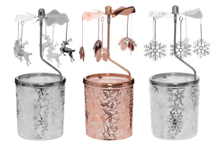 <p><strong>WINTERIA Свещник каросел / въртележка "Коледни шишарки" </strong><br /><strong>• Материал:</strong><span> матирано стъкло, метал<br /><strong>• За 1 бр чаена свещ</strong></span><br /><strong>• Размери:</strong><span> 6,5 х 6,5 х 16 см.<br /></span><strong>• Тегло: </strong><span>0,160 кг.<br /><strong>• Цвят:</strong> мед<br /><strong>• Елегантна стъклена основа с релефна декорация</strong><br /><strong>• Метален карусел с висящи шишарки, в меден цвят. </strong><br /><strong>• Не са нужни заранване и батерии</strong><br /><strong>• Работи чрез топлината на запалената свещ<br />• Ръчно почистване</strong><br /></span><strong>Производител: Tammer Brands/ Финландия</strong></p><br />Марка: WINTERIA <br />Модел: TB Winteria 641607<br />Доставка: 2-4 работни дни<br />Гаранция: 2 години