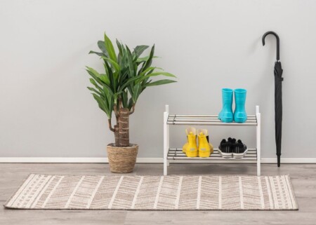 <p><strong><span>4LIVING Регулируема поставка за обувки </span></strong><br />• <strong>Материал: </strong>дъб, неръждаема стомана<br />• <strong>Размери: </strong>57-100 х 30 х 37 см<br />• <strong>Цвят: </strong>бяло / инокс<br />•<strong> Тегло:</strong> 2,35 кг<br /><strong>Производител: Tammer Brands/ Финландия</strong></p><br />Марка: 4LIVING <br />Модел: TB 4Living 239659<br />Доставка: 2-4 работни дни<br />Гаранция: 2 години